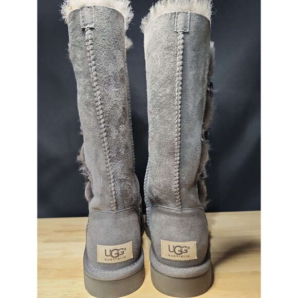 UGG boot w bailey button triplet gray size 5 - Picture 2 of 7